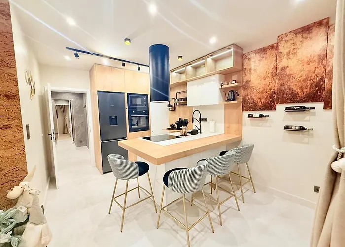 Lux Boutique 2 Bdr Right Next Gondola Lift Апартаменти