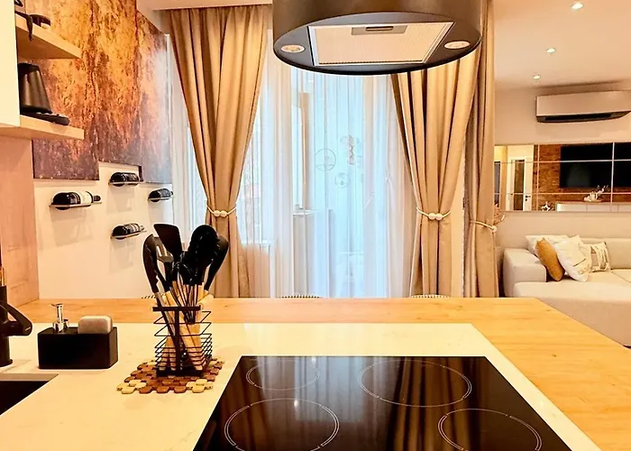 Lux Boutique 2 Bdr Right Next Gondola Lift *