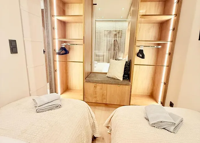 Апартаменти Lux Boutique 2 Bdr Right Next Gondola Lift