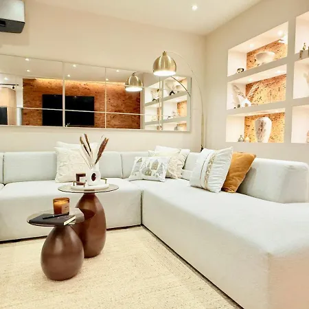 Lux Boutique 2 Bdr Right Next Gondola Lift