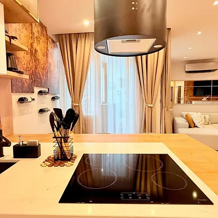 Lux Boutique 2 Bdr Right Next Gondola Lift *