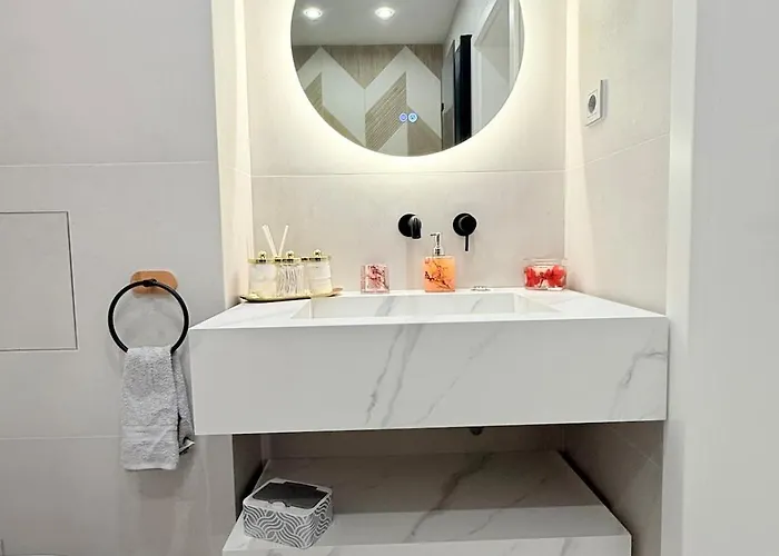 Lux Boutique 2 Bdr Right Next Gondola Lift