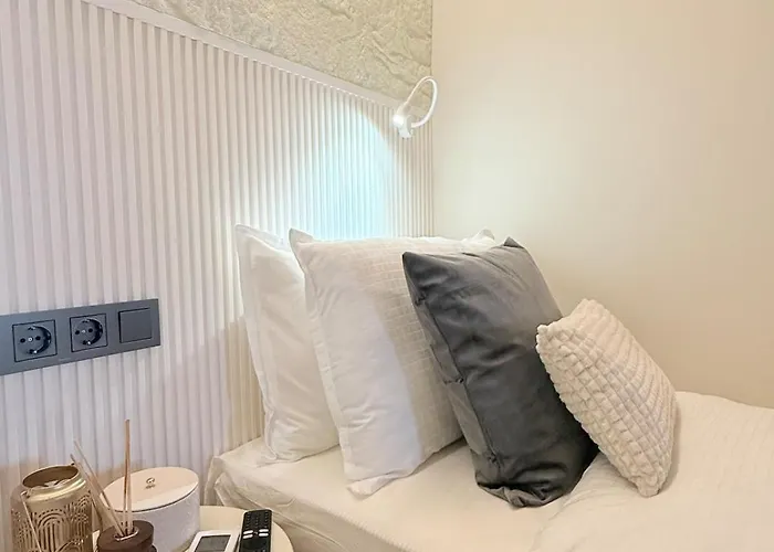 Lux Boutique 2 Bdr Right Next Gondola Lift